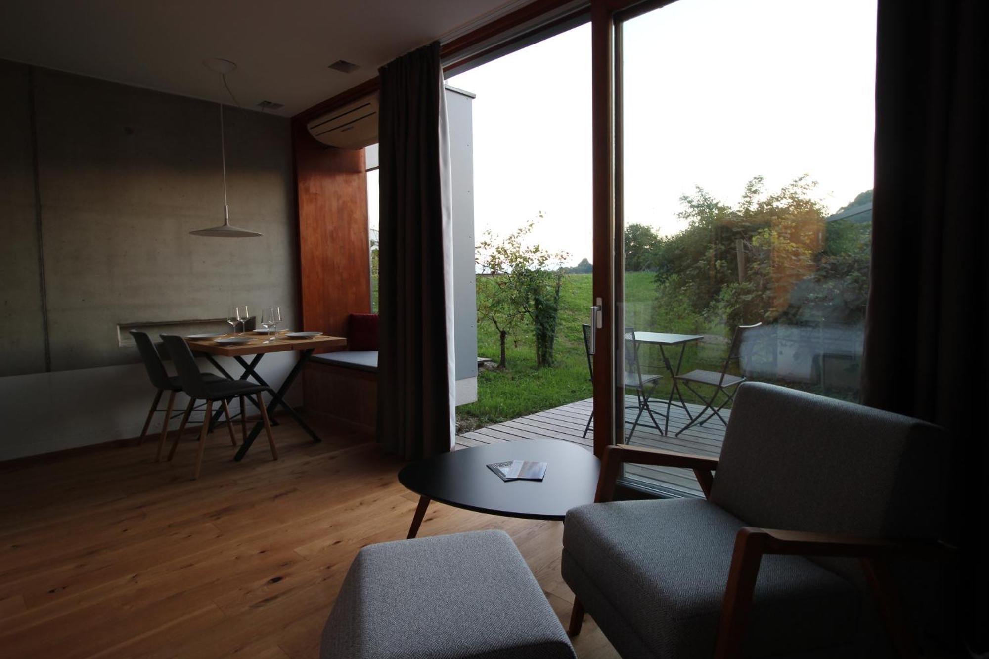 Hideaway An Der Weinstrasse - Pool & Sauna - Apartments Anderlage Spielfeld Quarto foto