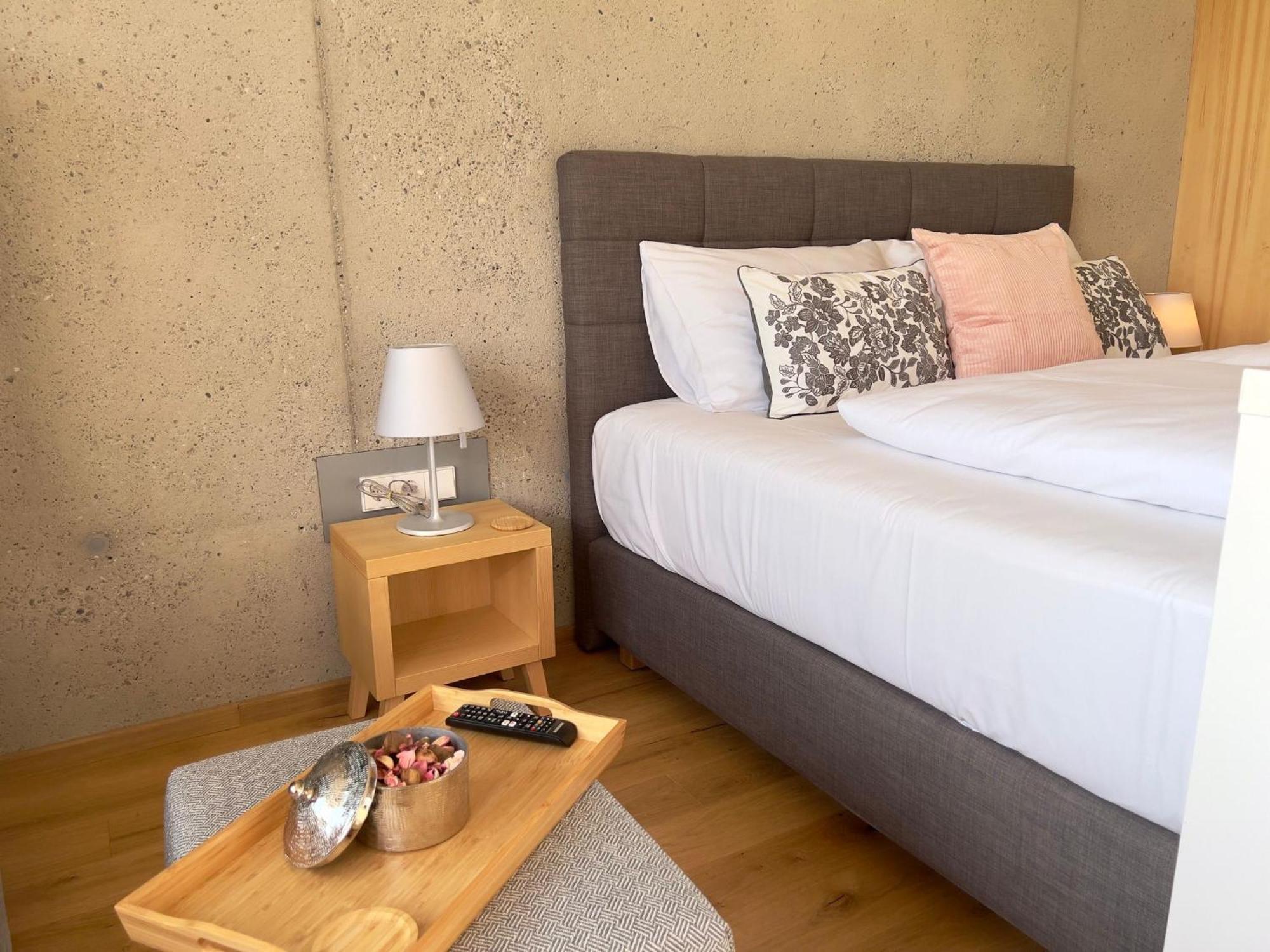 Hideaway An Der Weinstrasse - Pool & Sauna - Apartments Anderlage Spielfeld Quarto foto